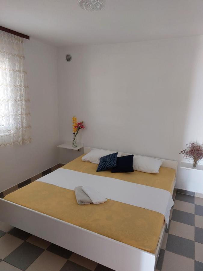 Apartments Markulincic Novalja Exterior photo